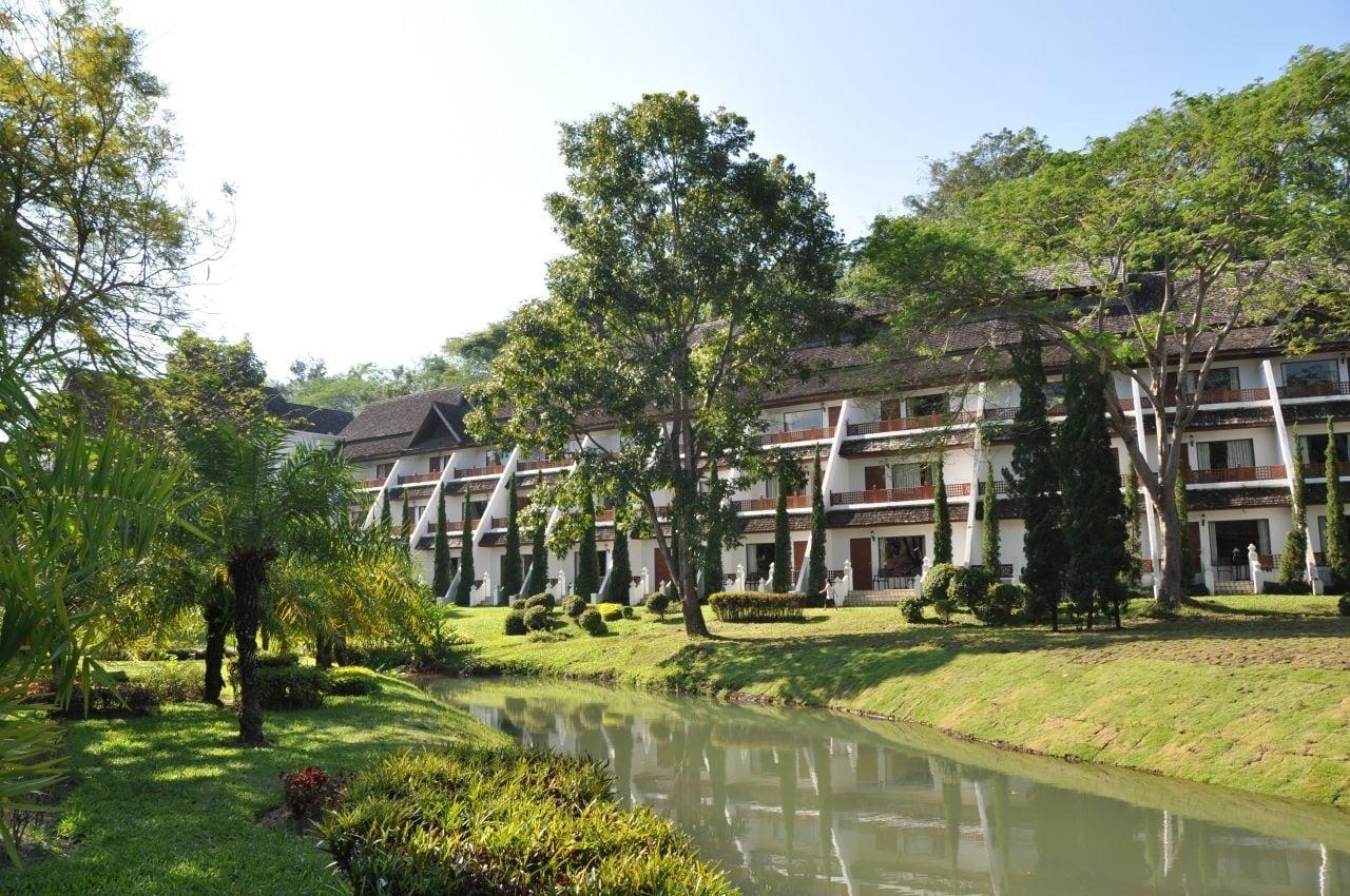 Suan Bua Hotel & Resort Ban Pong  Esterno foto