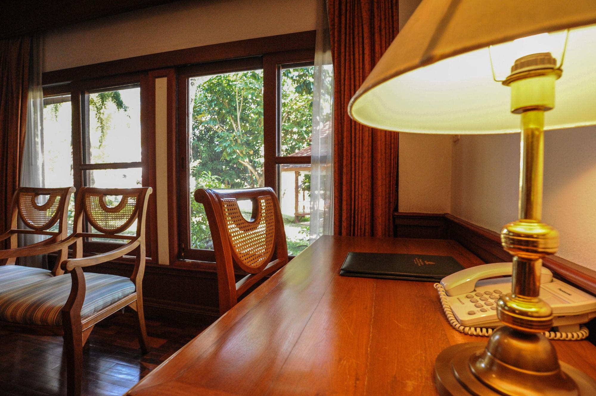 Suan Bua Hotel & Resort Ban Pong  Esterno foto