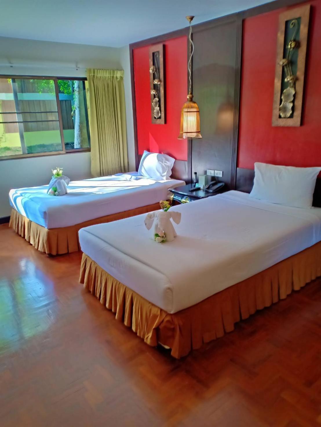 Suan Bua Hotel & Resort Ban Pong  Esterno foto
