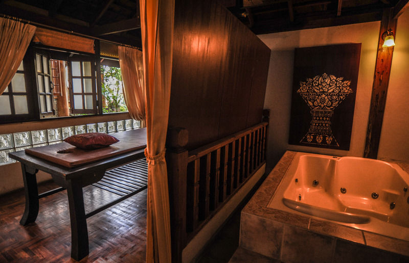 Suan Bua Hotel & Resort Ban Pong  Esterno foto