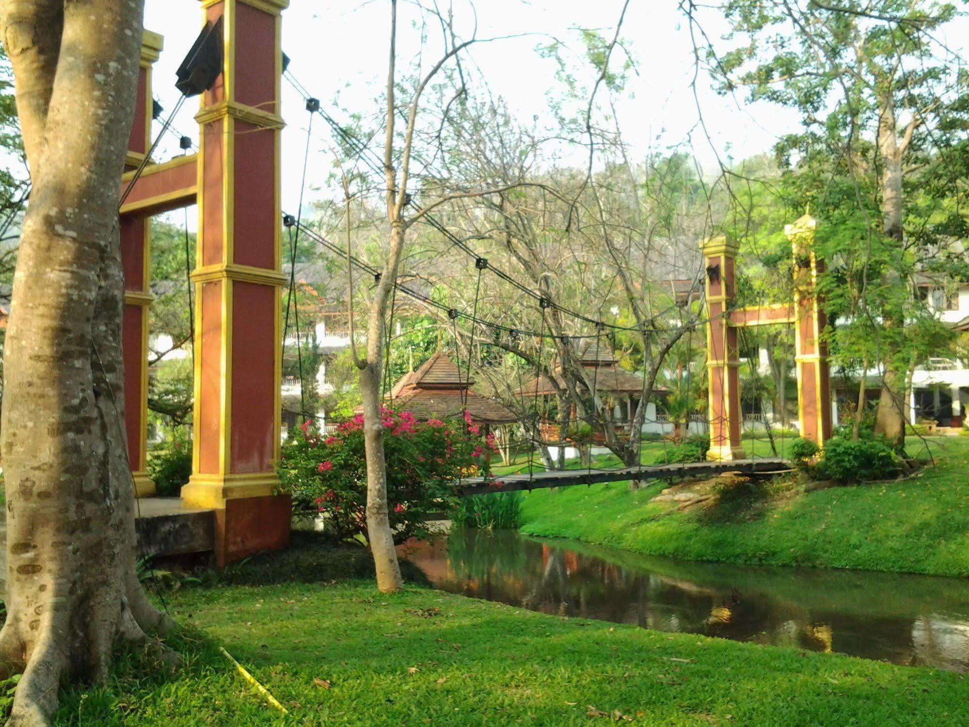 Suan Bua Hotel & Resort Ban Pong  Esterno foto