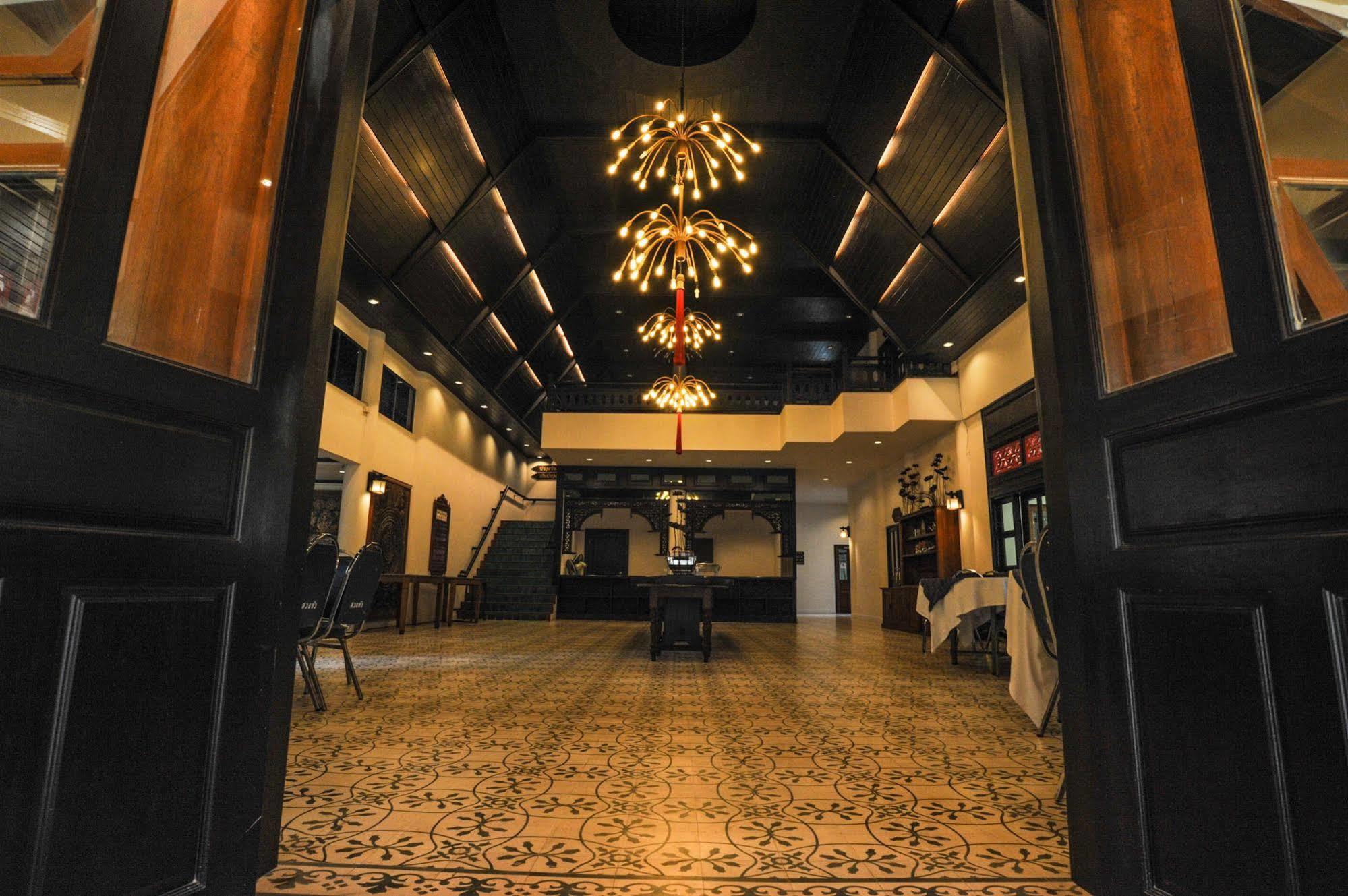Suan Bua Hotel & Resort Ban Pong  Esterno foto
