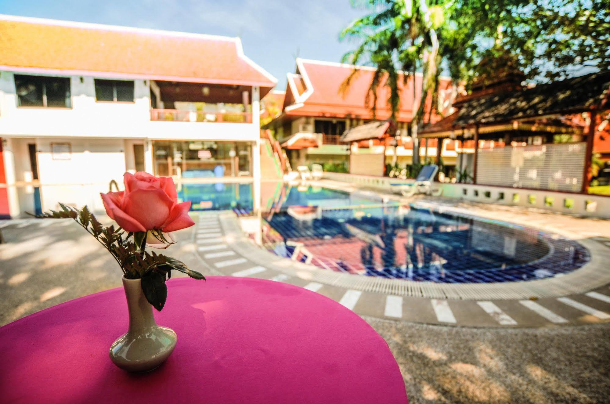 Suan Bua Hotel & Resort Ban Pong  Esterno foto