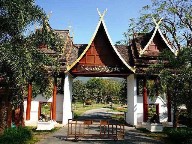 Suan Bua Hotel & Resort Ban Pong  Esterno foto